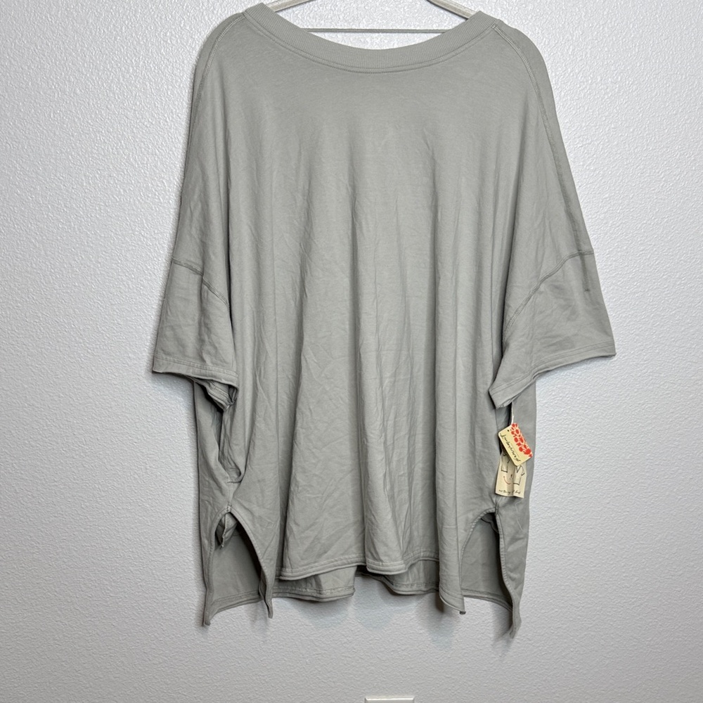 NWT Free People Movement Hot Shot Reversible Tee Light Gray M - Picture 2 of 5